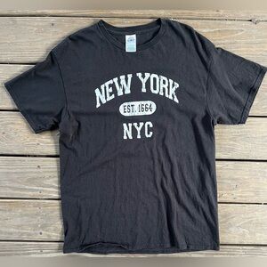 Delta Pro Weight New York Tshirt. Large B&W. Gender neutral. Preshrunk cotton.